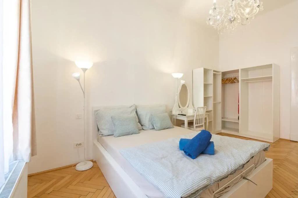 DON'T LOOK any further - Gary's superb apartment - photo 4