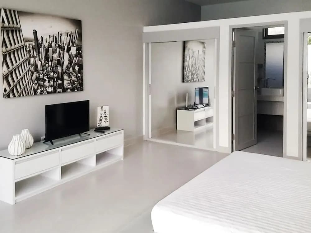 Villa With 3 Bedrooms in Rawai Phuket, With Private Pool, Enclosed Gar - photo 4