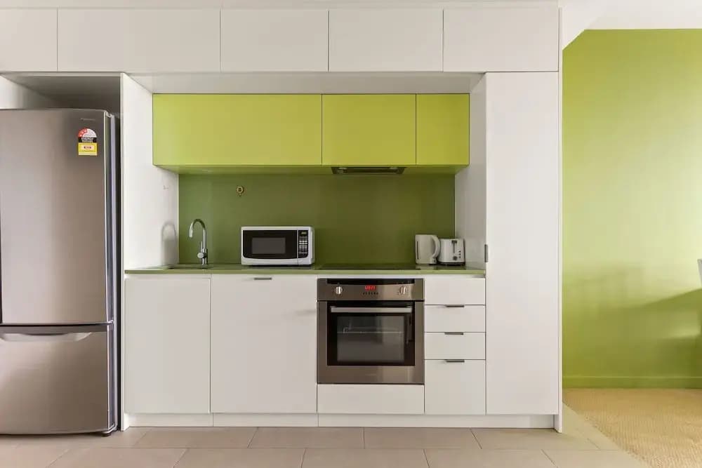 Cozy & Chic 2BR Apt Walk to Melbourne Central - photo 12