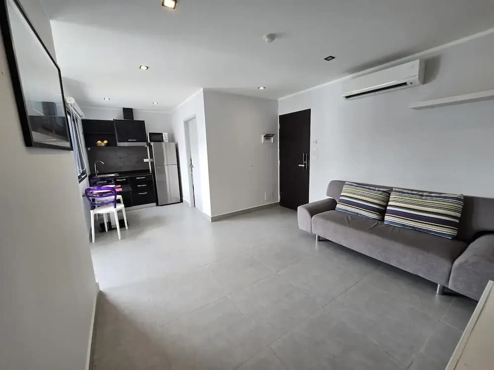 Sleek Corner 1 Bed Apt T1-607 - photo 6