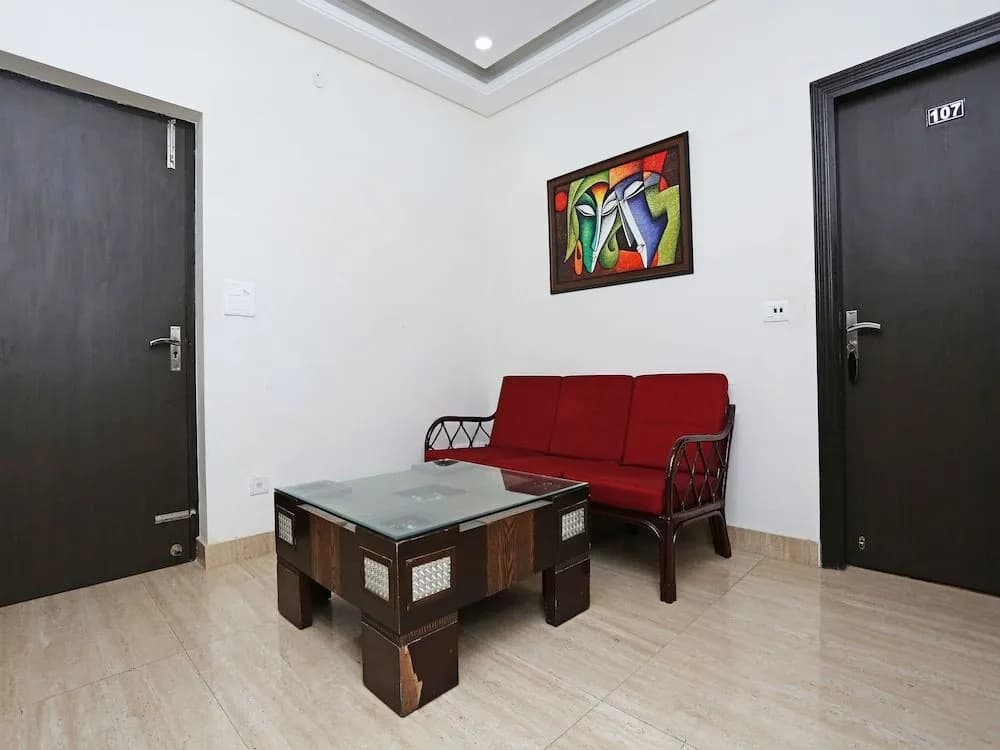 OYO 14389 Diplomat Suites - photo 13