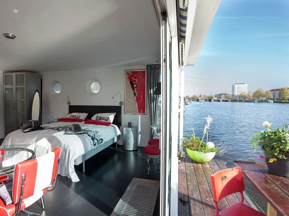 A Bed & Breakfast on a Splendid Houseboat - photo 4