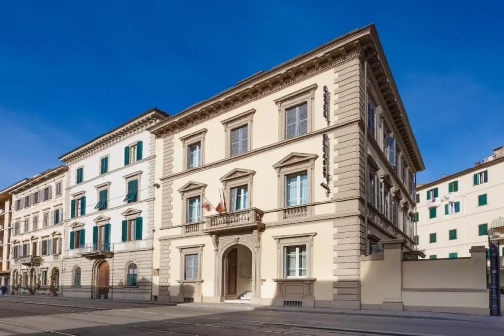 Hotel Embassy - photo 1