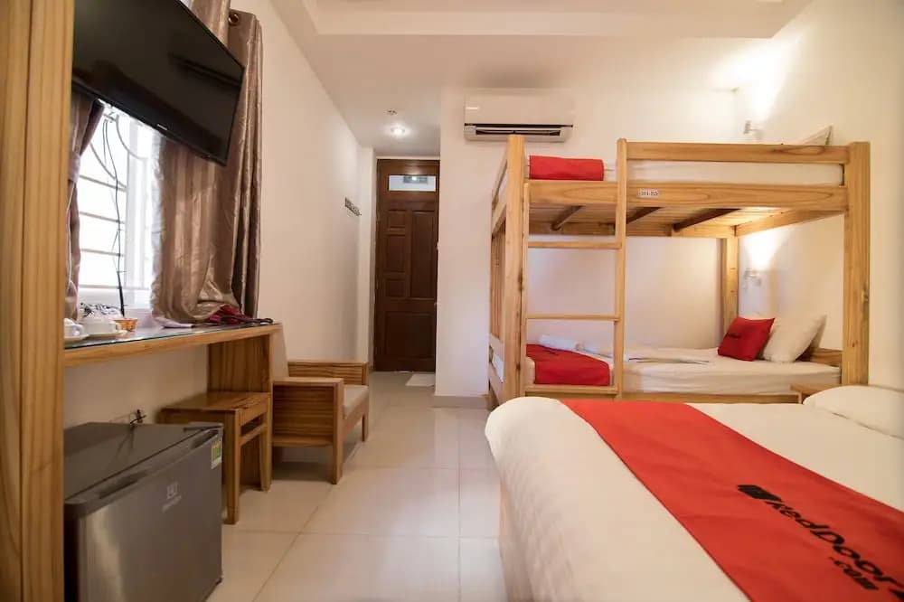 RedDoorz @ Bui Vien Walking Street - Hostel - photo 3