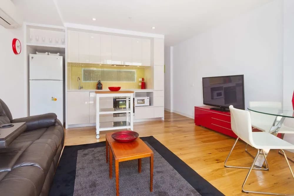 Port Melbourne Executive Living - photo 2