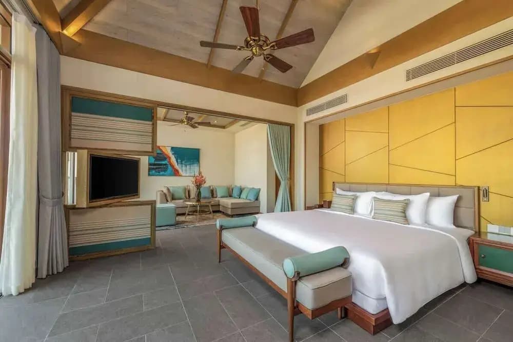 Luxe 3BR Villa: Pool, Breakfast & Housekeeping - photo 3