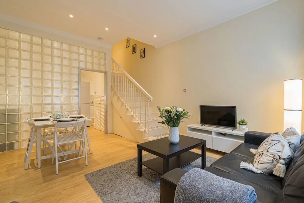 2 Bed Grassmarket Apartment - photo 3