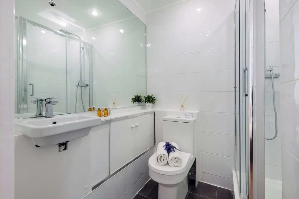 Earls Court Road Apartments - photo 8