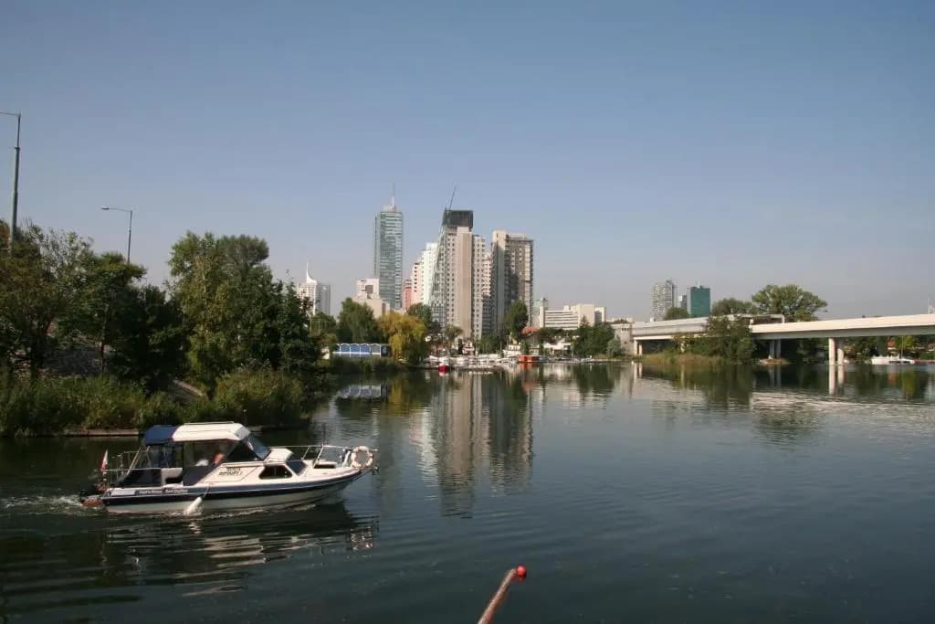 Strandhotel Alte Donau - photo 21
