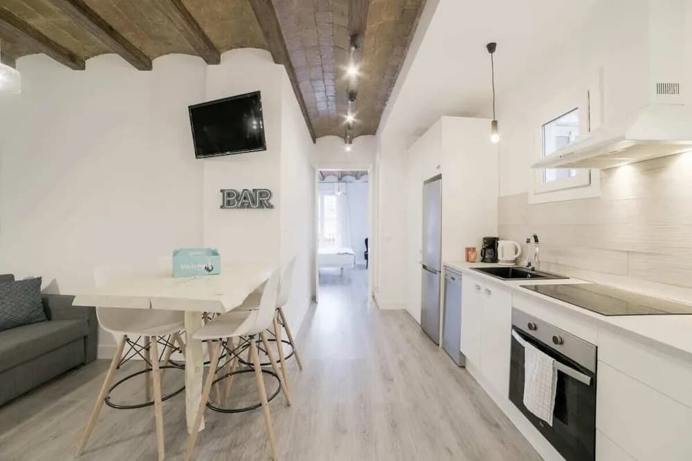 Modern & Chic 2 Bed Apt in Lesseps - photo 12
