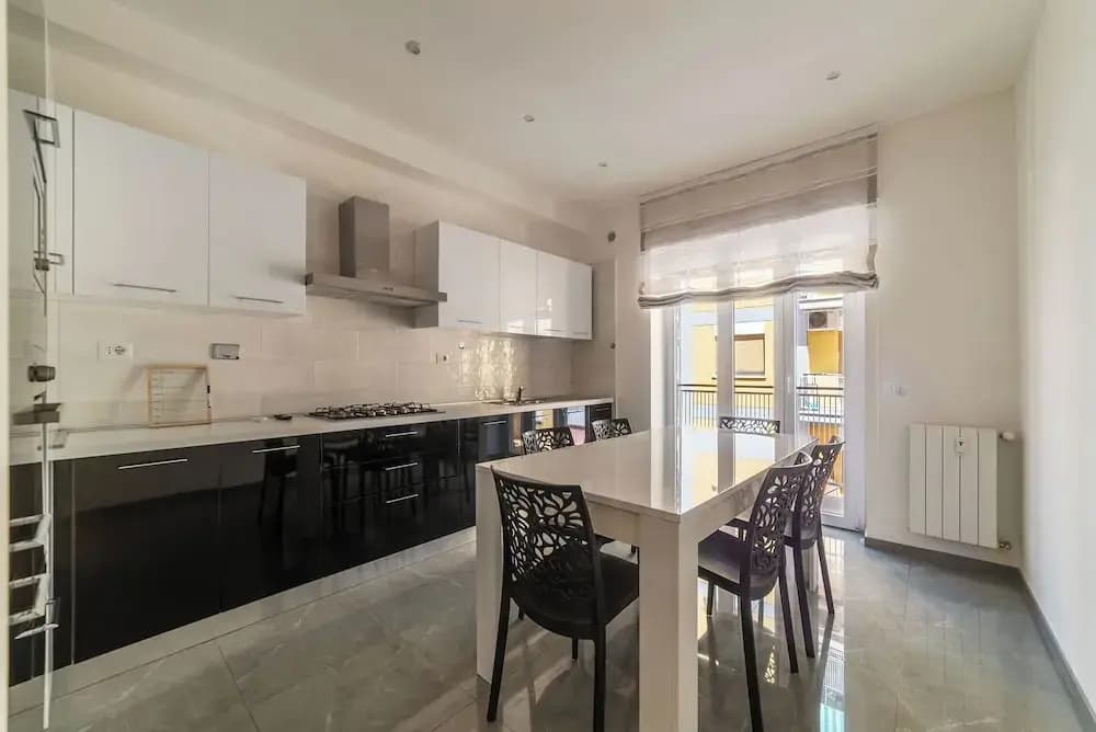 JOIVY Delightful 3-bed Flat with Balcony - photo 15