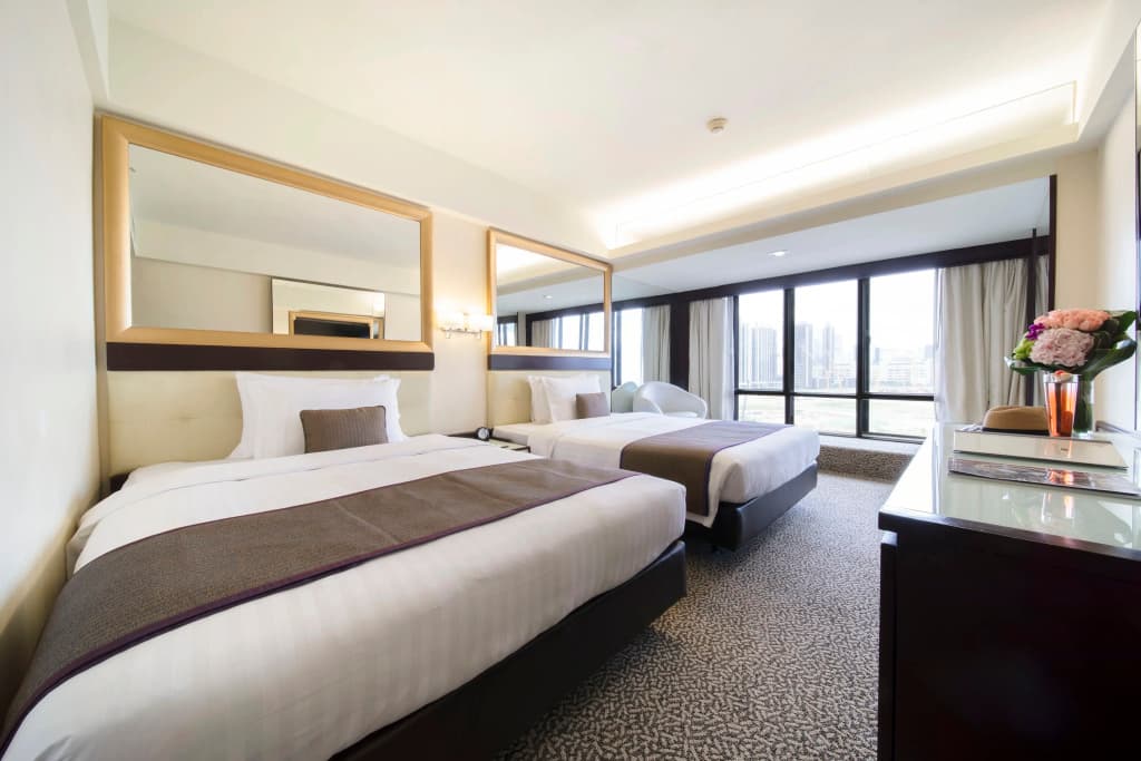 Regal Oriental Hotel - photo 3