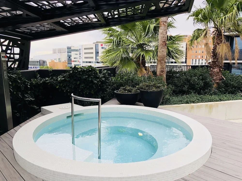 Level 8 Marvelous Apartment with pool access - photo 9
