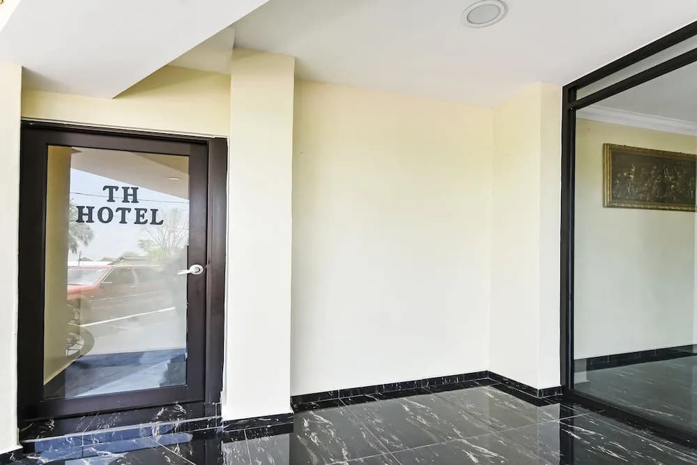 OYO 90445 Th Hotel - photo 25