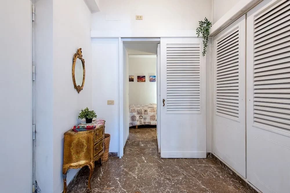 Spanish Steps Apartment - photo 13