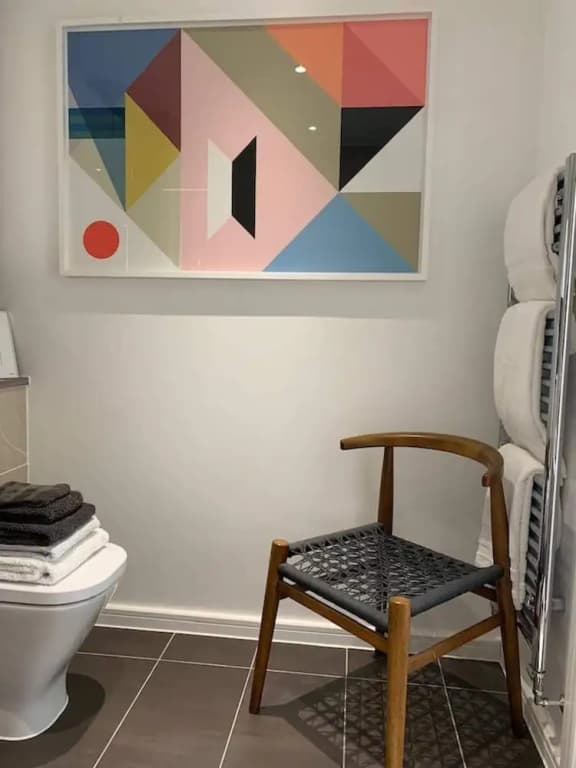 Stylish and Chic 1 Bedroom Apartment in Canning Town - photo 5