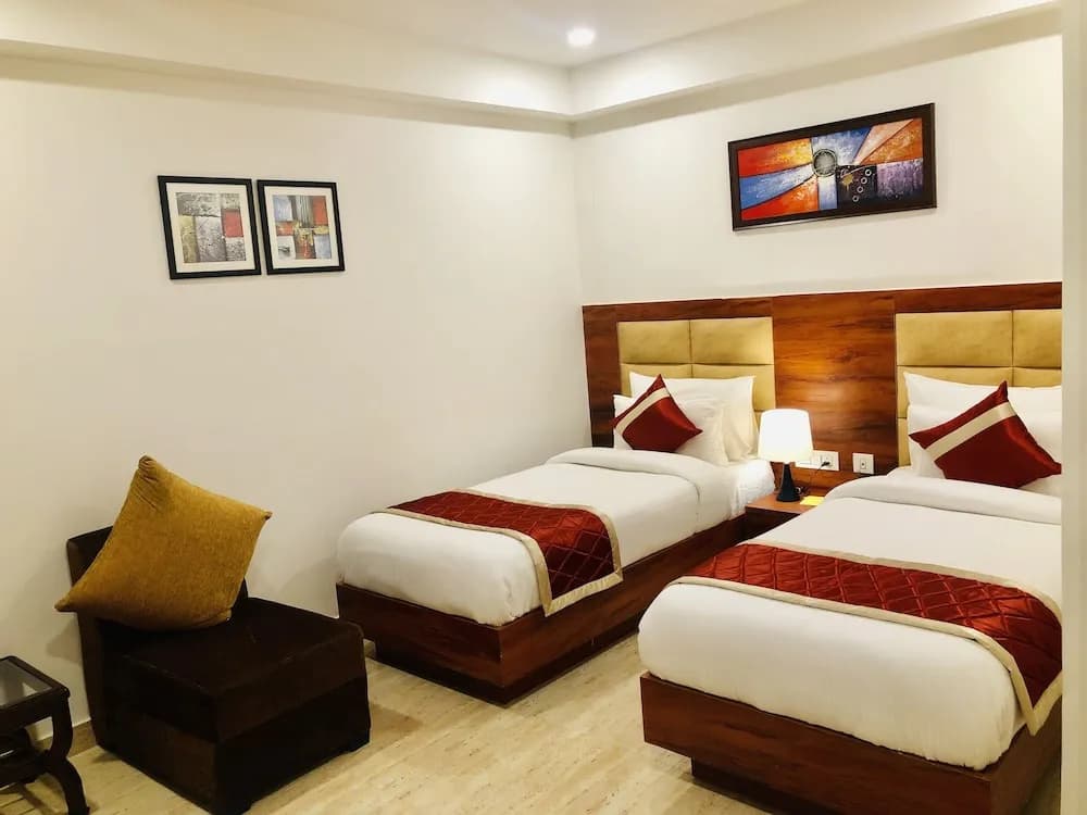 Red Crown Hotel - photo 4