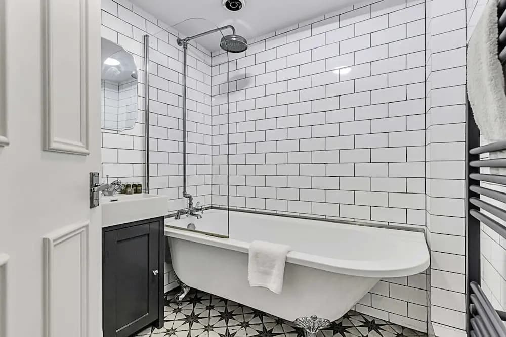 The Shepherd's Bush Hideaway - photo 25