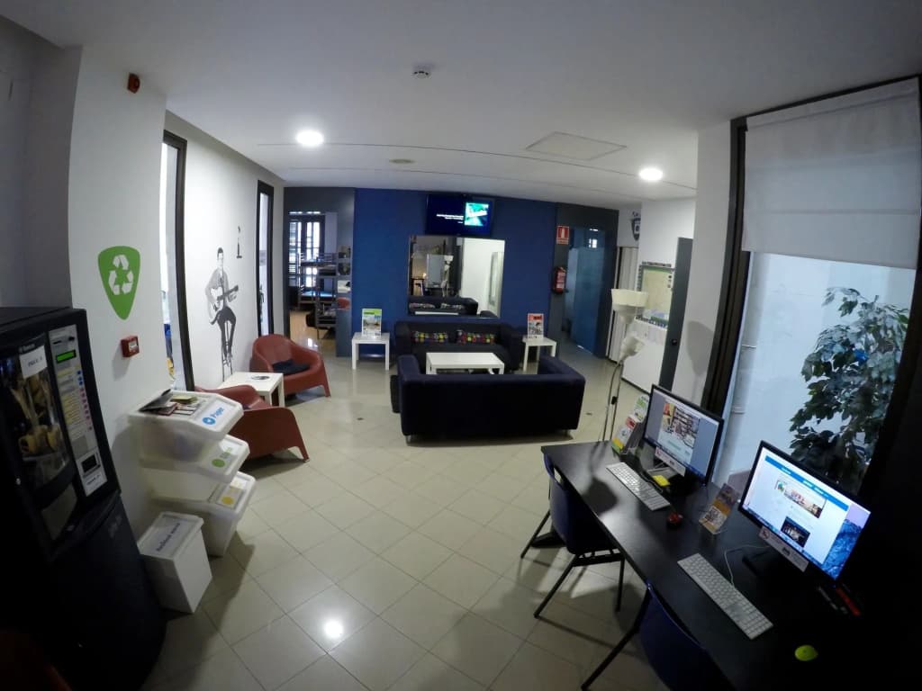 Alternative Creative Youth Hostel Barcelona - photo 4