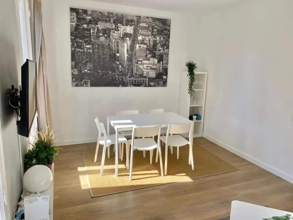 2 Bdr Eixample Apartment - photo 2