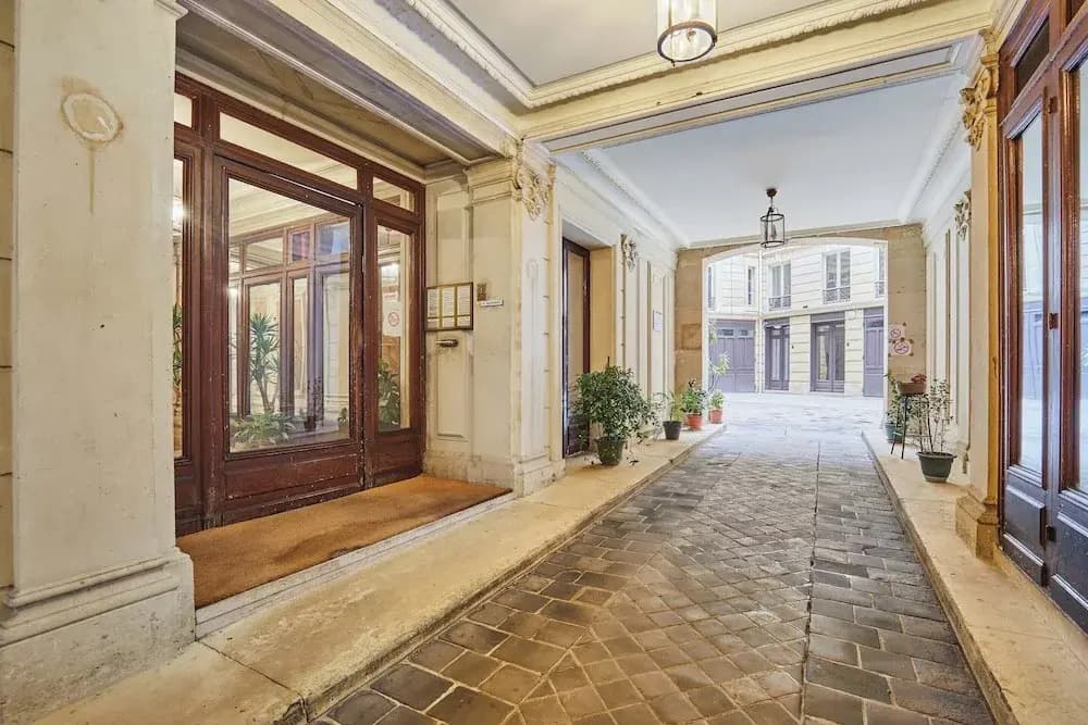 Saint Honore Luxury Apartment With AC - photo 16