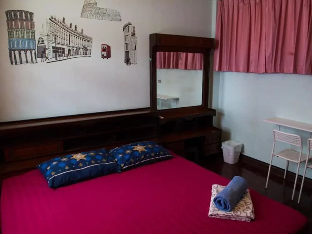 Mad Cow Hostel - photo 4