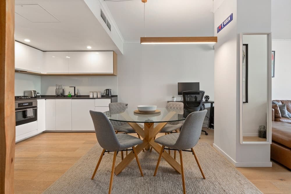 Spacious 1 Bed Near Manly Beach - photo 4