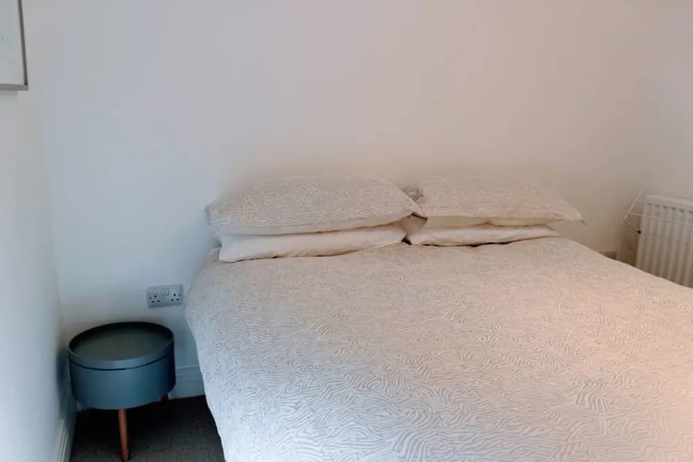 1 Bedroom Apartment With Free Parking Sleeps 2 in City Centre - photo 6