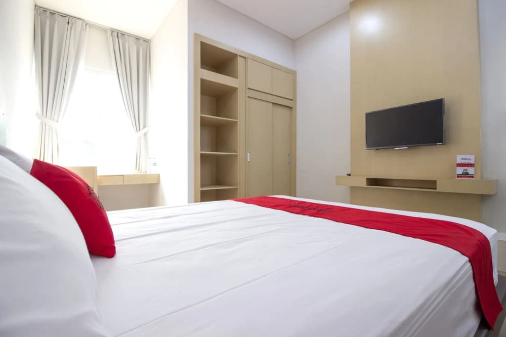 RedDoorz Plus @ SCBD - main photo
