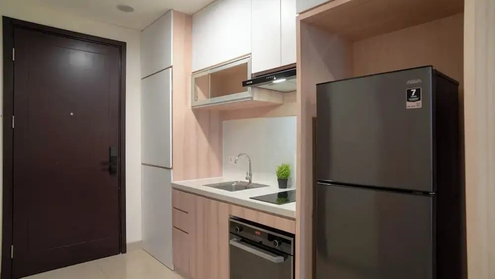 Spacious And Homey Studio At Cleon Park Apartment - photo 18