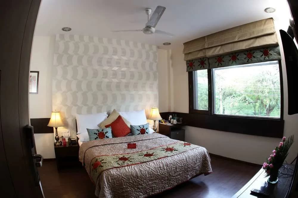 Stallen Suites Nehru Place - photo 6