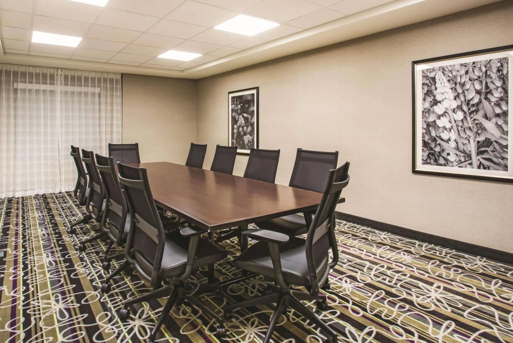 La Quinta Inn & Suites by Wyndham Las Vegas Summerlin Tech - photo 17