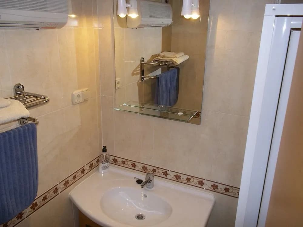 Apartamentos Barajas - photo 7