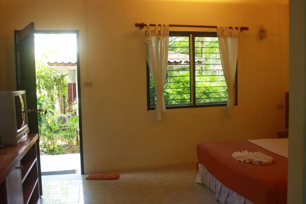 Samui Honey Backpacker Bungalow - photo 3