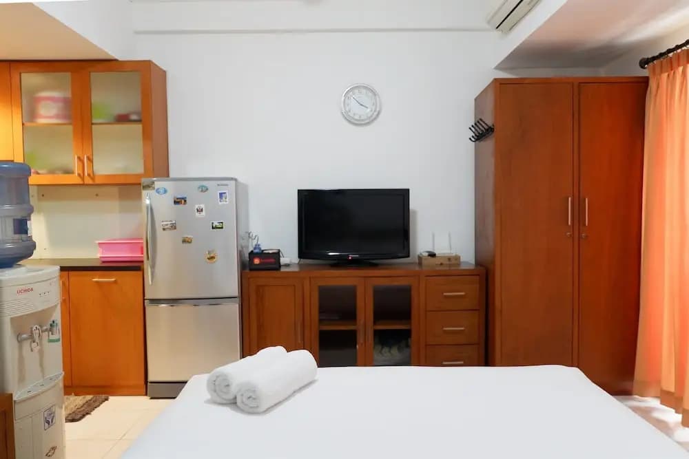 Pool View Studio Apartment Tamansari Sudirman - photo 5