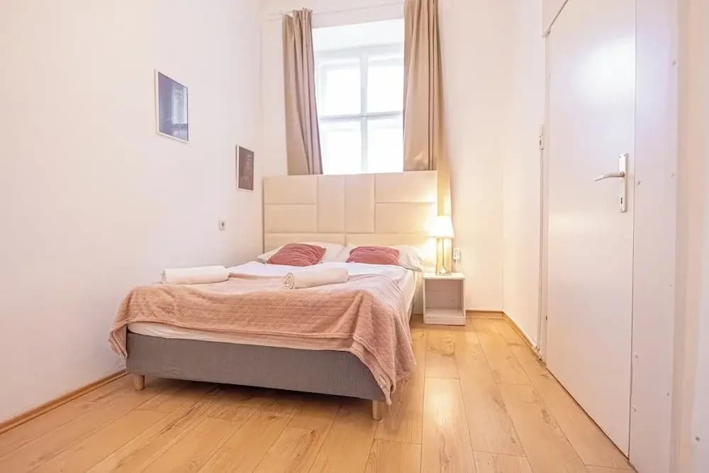 Cozy 2BR Apt With Excellent Connectivity - photo 3
