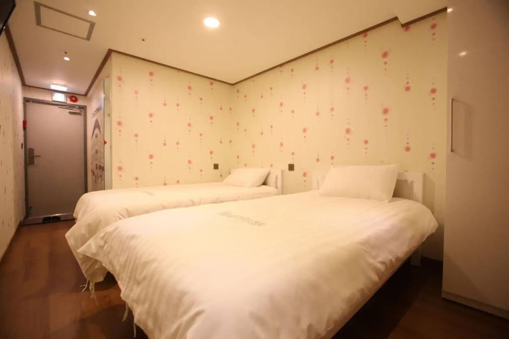 Myeongdong MOM House - photo 2