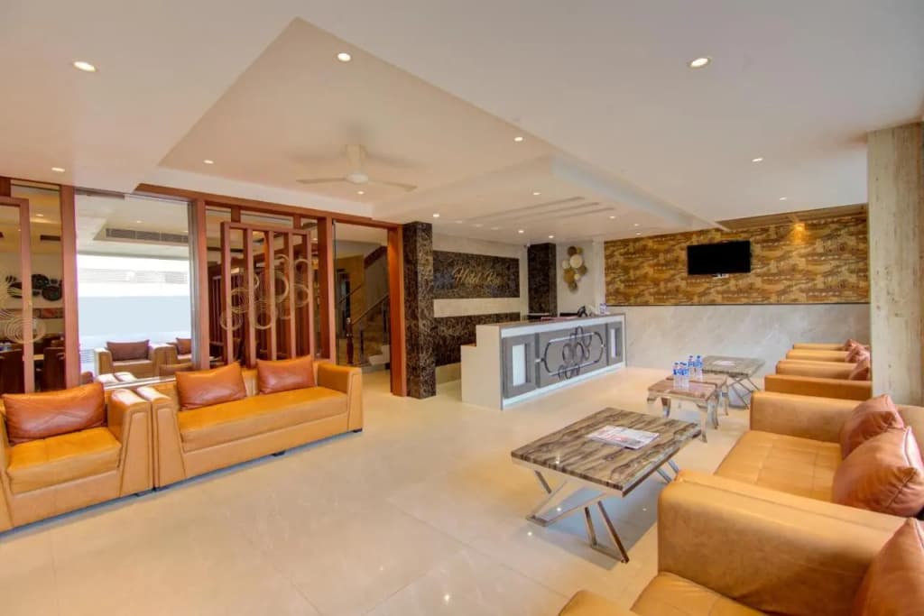 The Elevate Hotel - photo 2