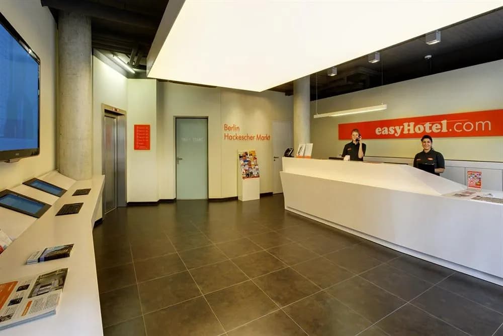 easyHotel Berlin Hackescher Markt - photo 17