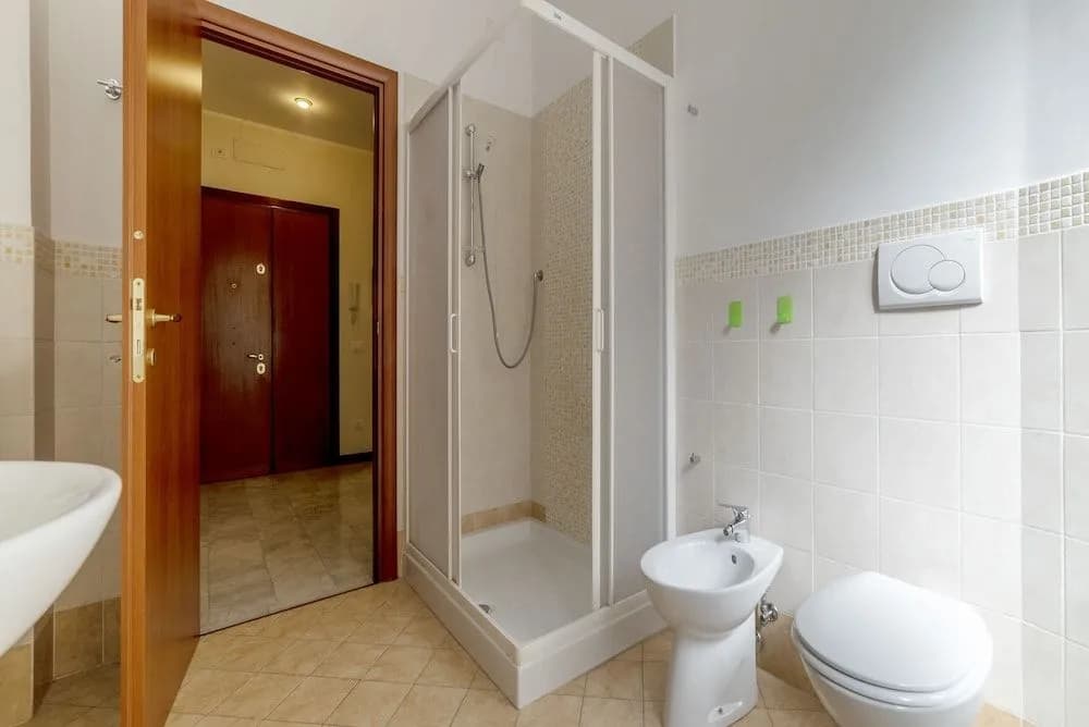 Piazza Re di Roma Apartment - photo 7