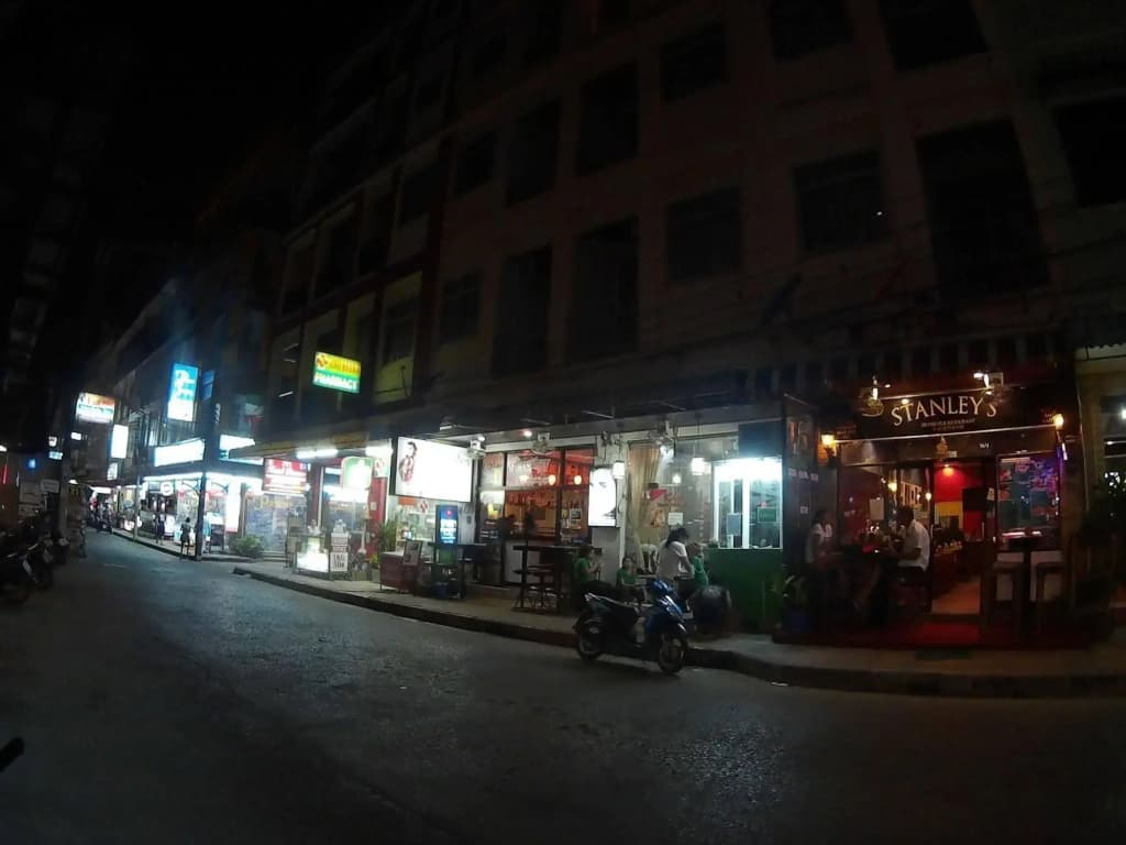 Stanley's Guesthouse - photo 16