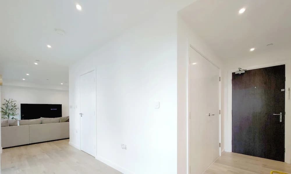 Deluxe Serviced Three Bedroom Apartment - photo 10