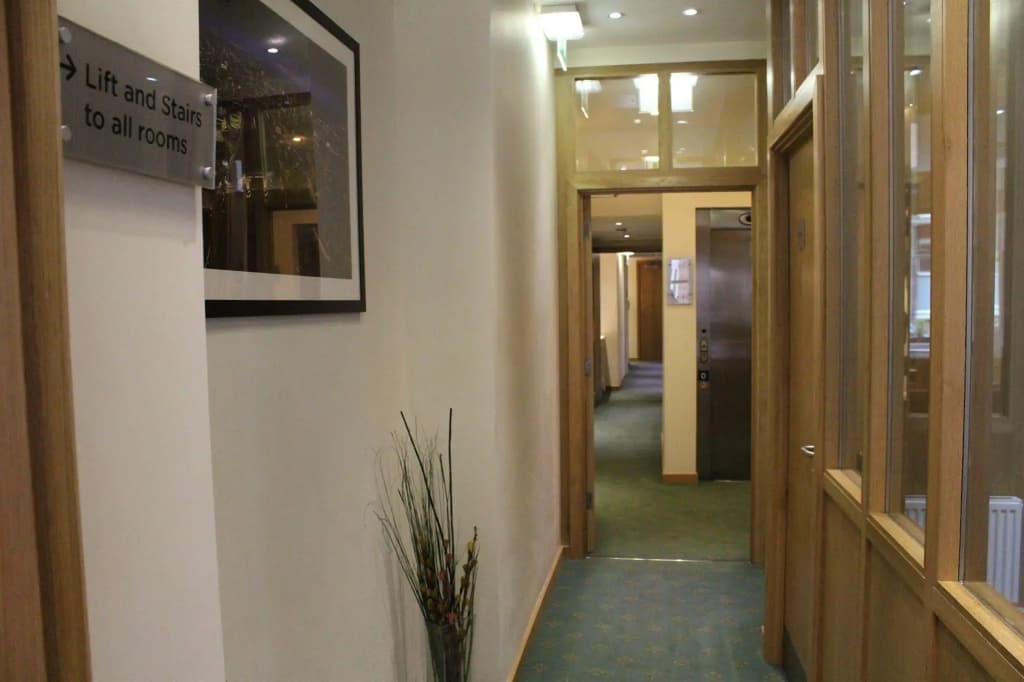 Regency Hotel Parkside - photo 1