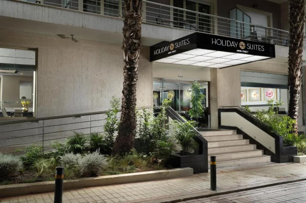 Holiday Suites - photo 1