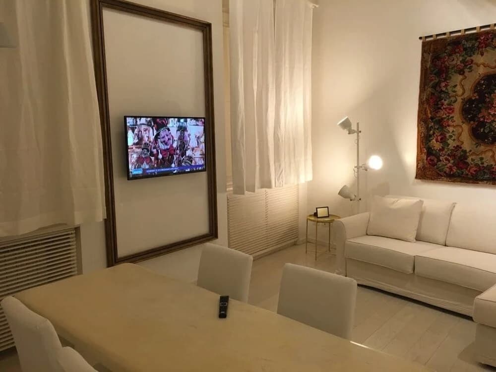 Spanish Steps House - photo 3