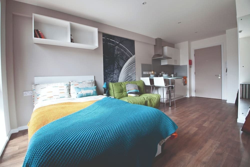 Student Only Gateway Apartments - photo 12