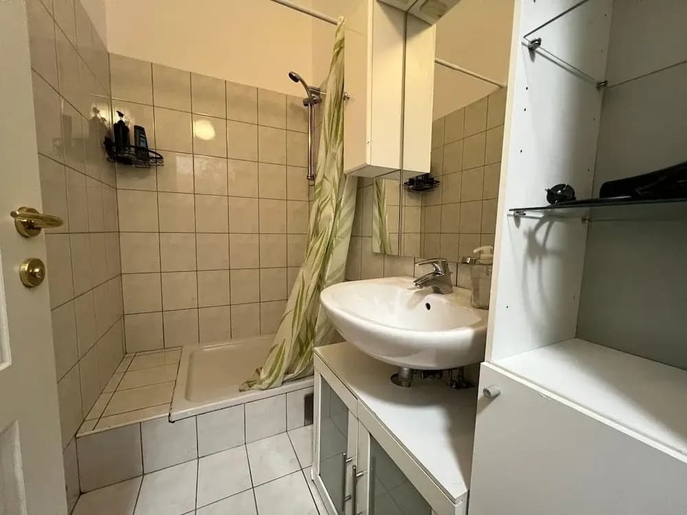 Cozy 2BR Apartment Near Danube River - photo 7