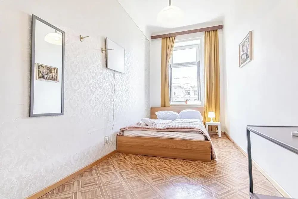 Stylish 2BR Apt Garden Modern Comforts - photo 7