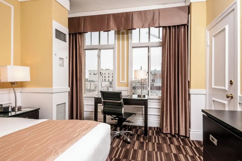 The Pickwick Hotel - photo 33