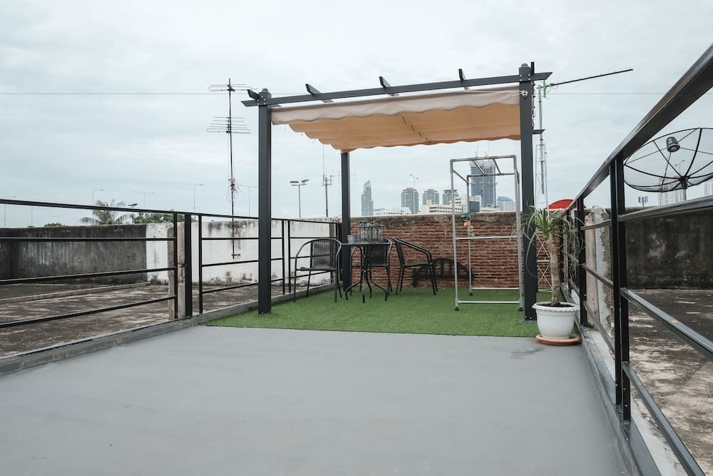 The Bridge Hostel - photo 12